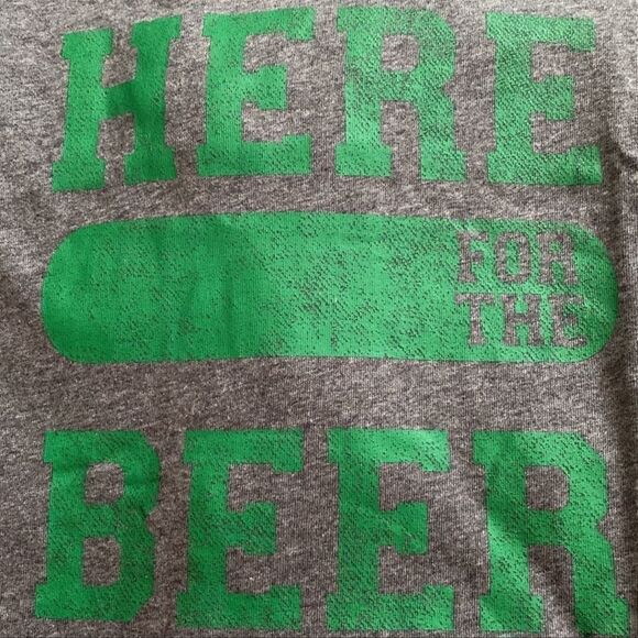New Express Men’s Crewneck Here For The Beer Logo Tee Size Medium - Picture 7 of 7
